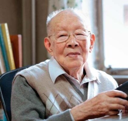 CỤ ÔNG 111 TUỔI