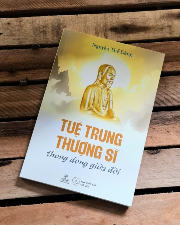 Tuệ Trung Thượng Sĩ – Thong dong giữa đời