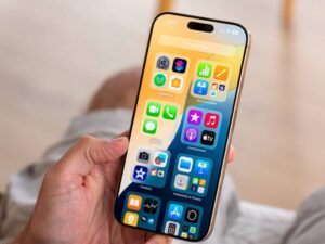 iPhone 16 Pro Max: Mua xong về, cẩn thận người nhà đòi giữ hộ!