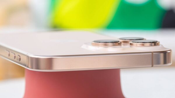 iPhone 16 Pro Max: Mua xong về, cẩn thận người nhà đòi giữ hộ!