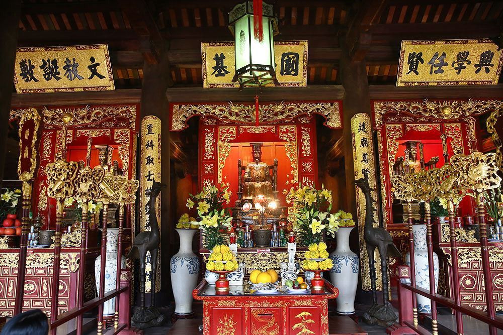 BA VỊ VUA ĐƯỢC THỜ TẠI VĂN MIẾU QUỐC TỬ GIÁM